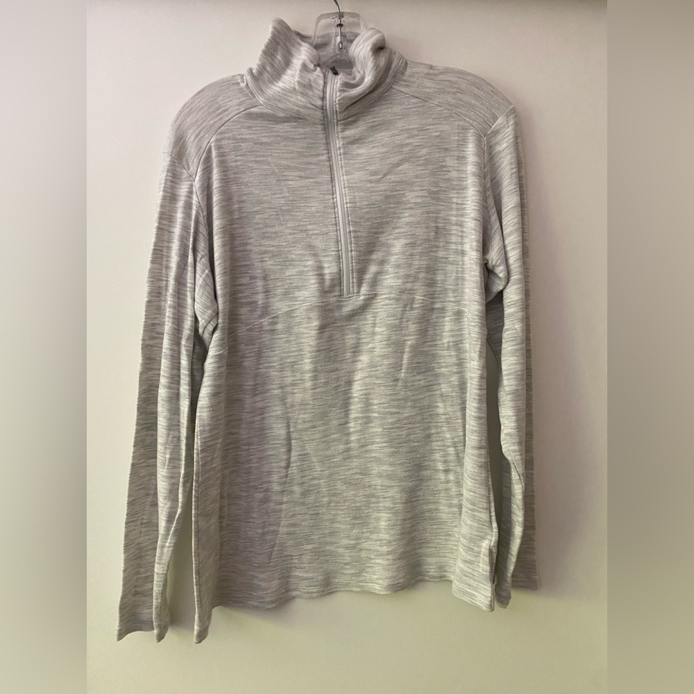 COLUMBIA half zip base layer in light grey. Empire seam.